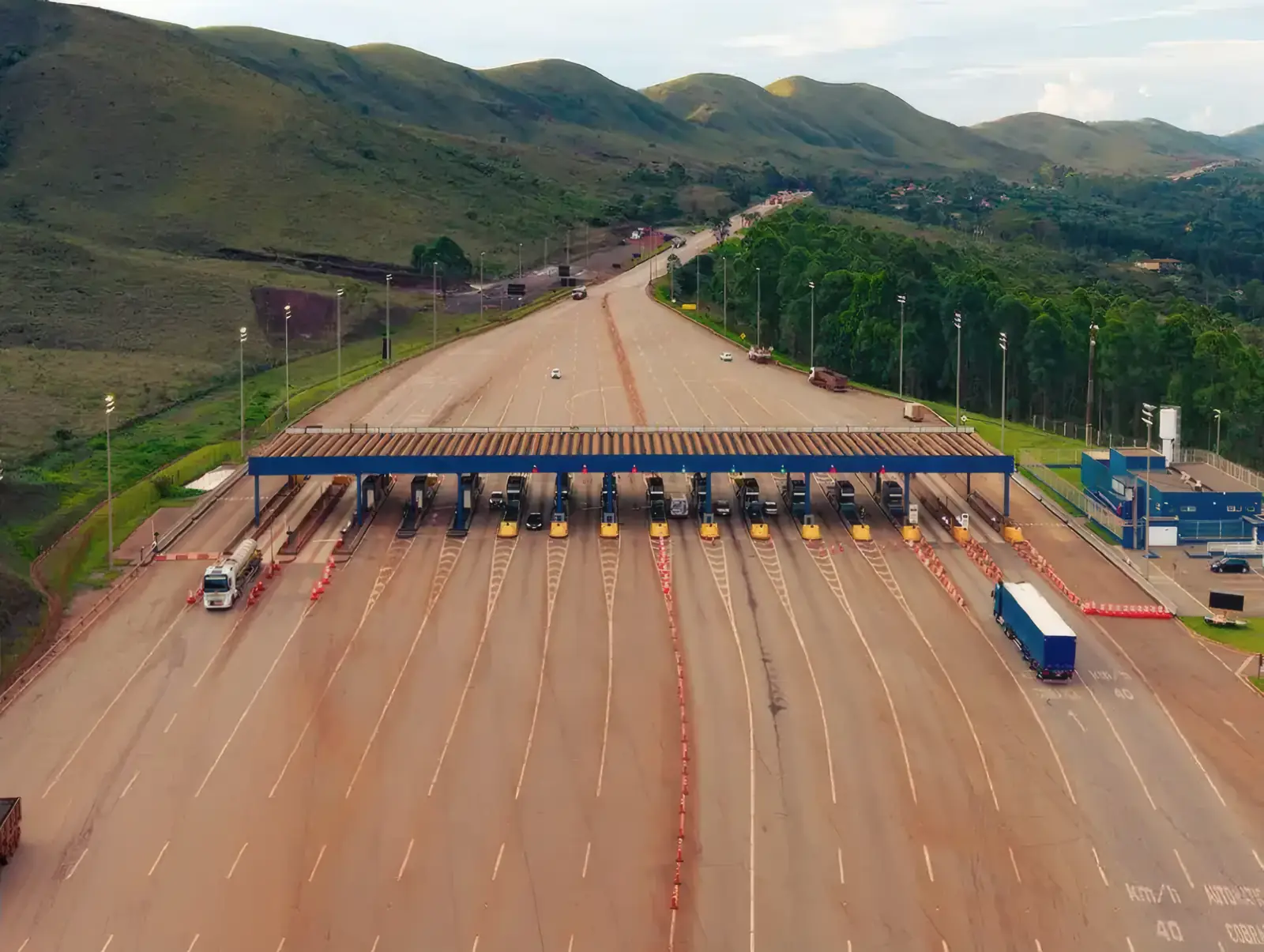 Praça de pedágio em trecho administrado pela Via Cristais